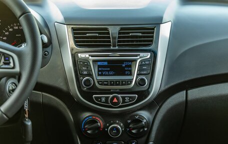 Hyundai Solaris II рестайлинг, 2011 год, 898 000 рублей, 19 фотография