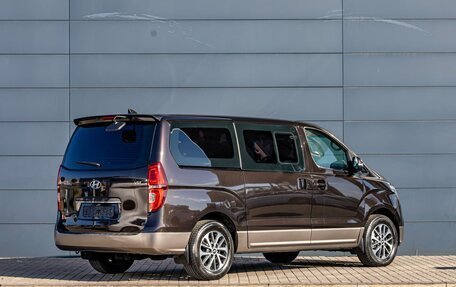Hyundai Grand Starex Grand Starex I рестайлинг 2, 2018 год, 3 395 000 рублей, 6 фотография