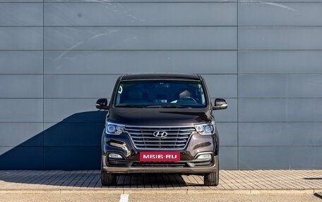 Hyundai Grand Starex Grand Starex I рестайлинг 2, 2018 год, 3 395 000 рублей, 2 фотография