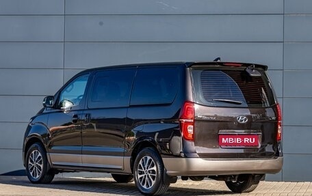 Hyundai Grand Starex Grand Starex I рестайлинг 2, 2018 год, 3 395 000 рублей, 10 фотография