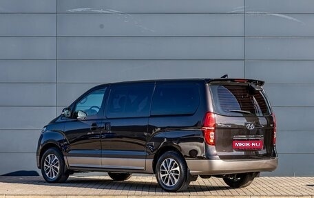 Hyundai Grand Starex Grand Starex I рестайлинг 2, 2018 год, 3 395 000 рублей, 4 фотография