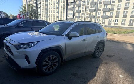 Toyota RAV4, 2019 год, 3 200 000 рублей, 2 фотография
