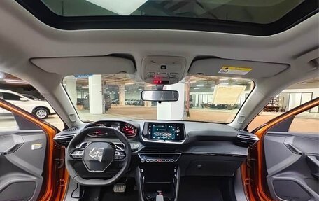 Peugeot 2008 II, 2022 год, 1 350 000 рублей, 10 фотография