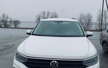 Volkswagen Tiguan II, 2021 год, 3 700 000 рублей, 3 фотография