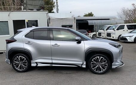 Toyota Yaris Cross, 2023 год, 1 560 000 рублей, 8 фотография
