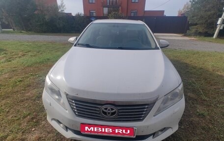 Toyota Camry, 2013 год, 900 000 рублей, 1 фотография