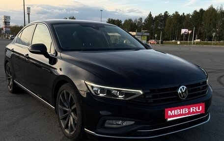 Volkswagen Passat B8 рестайлинг, 2021 год, 2 750 000 рублей, 2 фотография