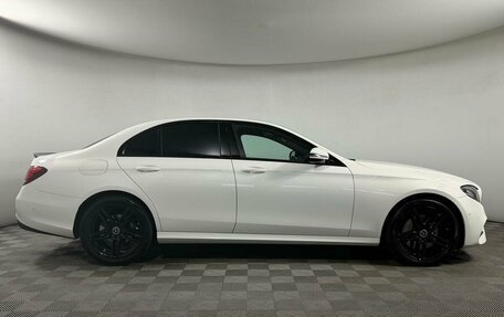 Mercedes-Benz E-Класс, 2019 год, 3 099 000 рублей, 4 фотография