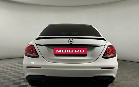 Mercedes-Benz E-Класс, 2019 год, 3 099 000 рублей, 5 фотография