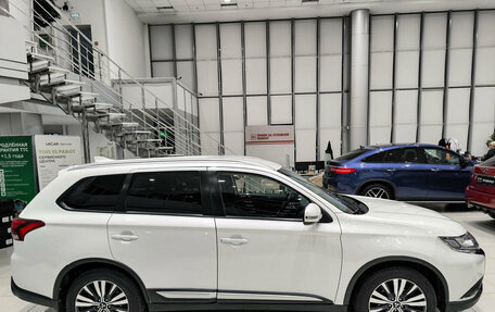 Mitsubishi Outlander III рестайлинг 3, 2019 год, 2 570 000 рублей, 8 фотография