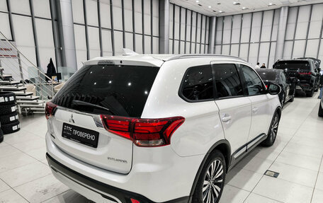 Mitsubishi Outlander III рестайлинг 3, 2019 год, 2 570 000 рублей, 9 фотография