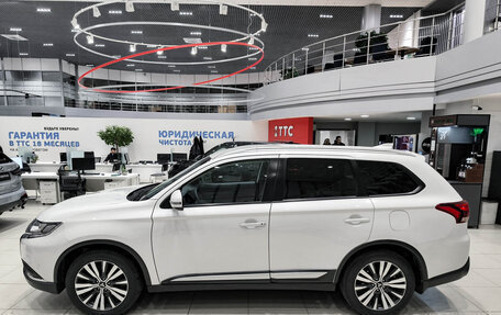 Mitsubishi Outlander III рестайлинг 3, 2019 год, 2 570 000 рублей, 12 фотография