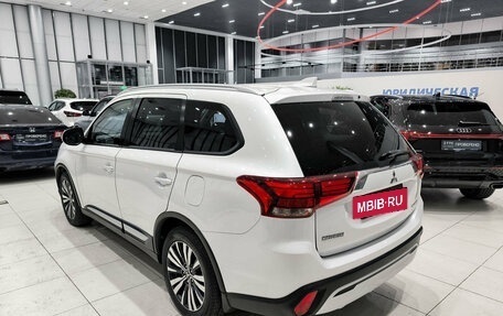 Mitsubishi Outlander III рестайлинг 3, 2019 год, 2 570 000 рублей, 11 фотография