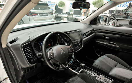 Mitsubishi Outlander III рестайлинг 3, 2019 год, 2 570 000 рублей, 20 фотография