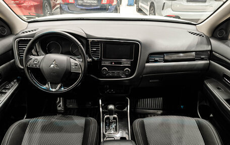 Mitsubishi Outlander III рестайлинг 3, 2019 год, 2 570 000 рублей, 18 фотография