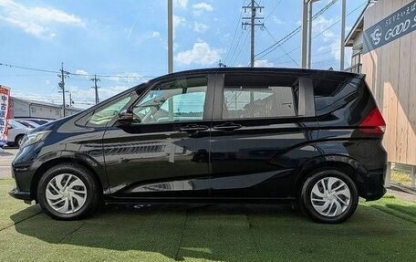 Honda Freed II, 2022 год, 1 300 000 рублей, 3 фотография