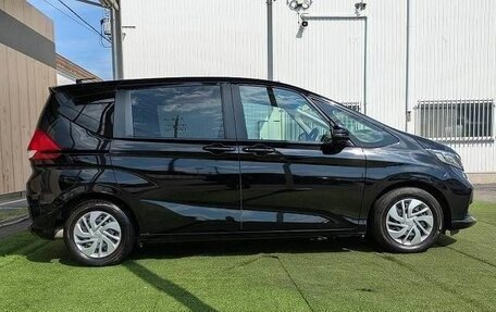 Honda Freed II, 2022 год, 1 300 000 рублей, 7 фотография