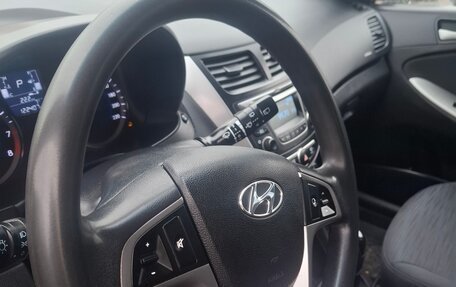 Hyundai Solaris II рестайлинг, 2015 год, 940 000 рублей, 9 фотография