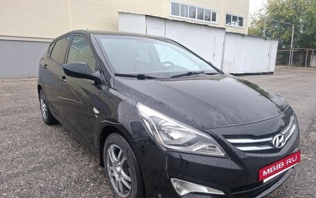 Hyundai Solaris II рестайлинг, 2015 год, 940 000 рублей, 3 фотография
