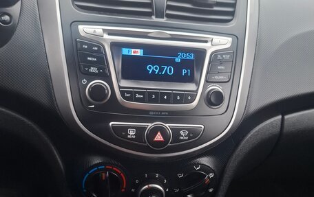 Hyundai Solaris II рестайлинг, 2015 год, 940 000 рублей, 22 фотография