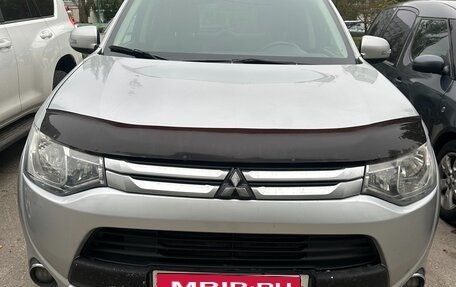 Mitsubishi Outlander III рестайлинг 3, 2014 год, 1 120 000 рублей, 1 фотография