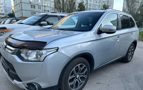 Mitsubishi Outlander III рестайлинг 3, 2014 год, 1 120 000 рублей, 3 фотография