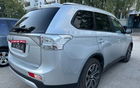 Mitsubishi Outlander III рестайлинг 3, 2014 год, 1 120 000 рублей, 5 фотография