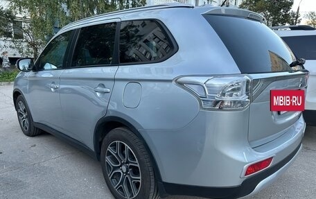Mitsubishi Outlander III рестайлинг 3, 2014 год, 1 120 000 рублей, 6 фотография