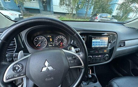 Mitsubishi Outlander III рестайлинг 3, 2014 год, 1 120 000 рублей, 10 фотография