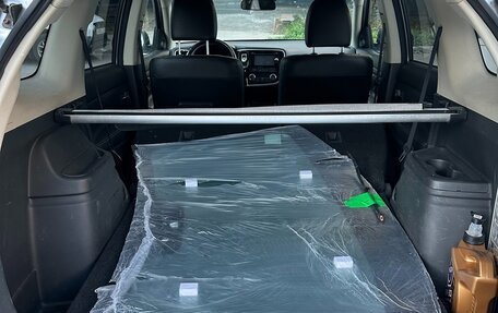 Mitsubishi Outlander III рестайлинг 3, 2014 год, 1 120 000 рублей, 14 фотография
