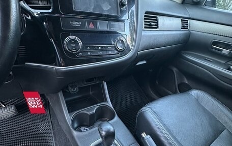 Mitsubishi Outlander III рестайлинг 3, 2014 год, 1 120 000 рублей, 9 фотография