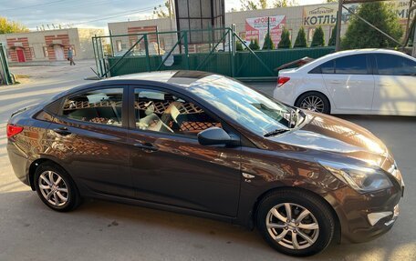 Hyundai Solaris II рестайлинг, 2015 год, 1 050 000 рублей, 4 фотография