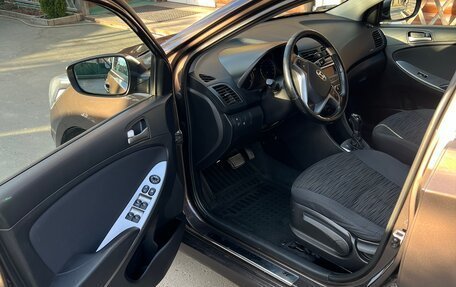 Hyundai Solaris II рестайлинг, 2015 год, 1 050 000 рублей, 12 фотография