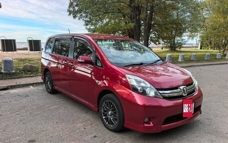 Toyota ISis I, 2012 год, 1 300 000 рублей, 2 фотография
