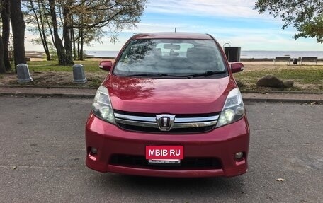 Toyota ISis I, 2012 год, 1 300 000 рублей, 3 фотография