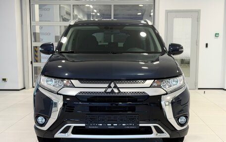 Mitsubishi Outlander III рестайлинг 3, 2020 год, 2 449 000 рублей, 2 фотография