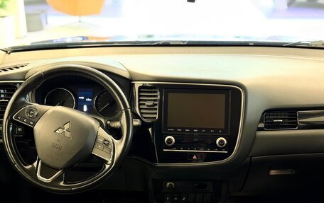 Mitsubishi Outlander III рестайлинг 3, 2020 год, 2 449 000 рублей, 9 фотография