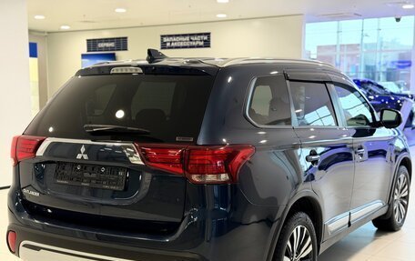 Mitsubishi Outlander III рестайлинг 3, 2020 год, 2 449 000 рублей, 3 фотография