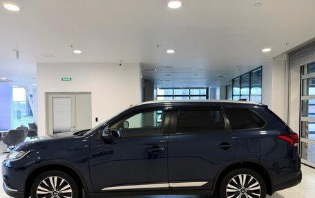 Mitsubishi Outlander III рестайлинг 3, 2020 год, 2 449 000 рублей, 6 фотография