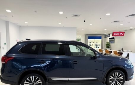 Mitsubishi Outlander III рестайлинг 3, 2020 год, 2 449 000 рублей, 5 фотография