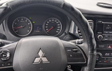 Mitsubishi Outlander III рестайлинг 3, 2012 год, 1 290 000 рублей, 9 фотография