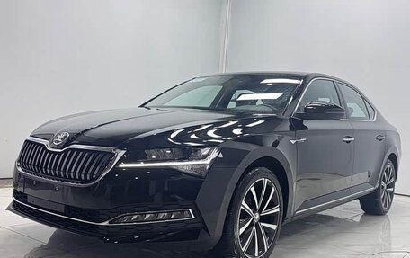 Skoda Superb III рестайлинг, 2023 год, 1 850 000 рублей, 1 фотография
