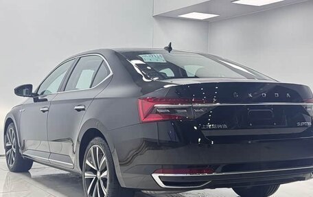 Skoda Superb III рестайлинг, 2023 год, 1 850 000 рублей, 2 фотография