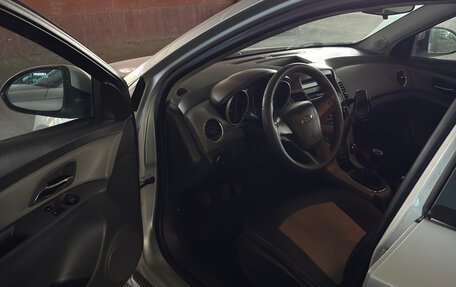 Chevrolet Cruze II, 2010 год, 520 000 рублей, 7 фотография