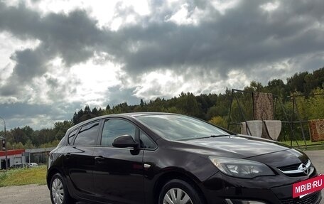 Opel Astra J, 2013 год, 670 000 рублей, 2 фотография