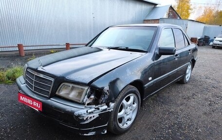 Mercedes-Benz C-Класс, 1998 год, 260 000 рублей, 4 фотография