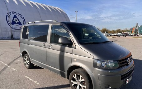 Volkswagen Caravelle T5, 2010 год, 1 300 000 рублей, 3 фотография