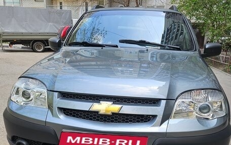 Chevrolet Niva I рестайлинг, 2018 год, 880 000 рублей, 1 фотография