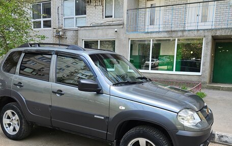 Chevrolet Niva I рестайлинг, 2018 год, 880 000 рублей, 3 фотография