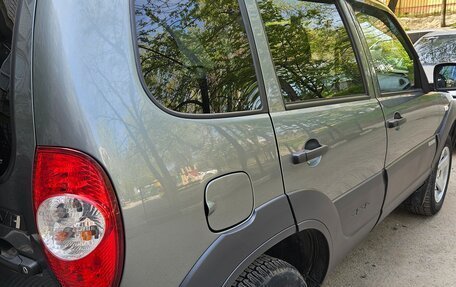 Chevrolet Niva I рестайлинг, 2018 год, 880 000 рублей, 5 фотография